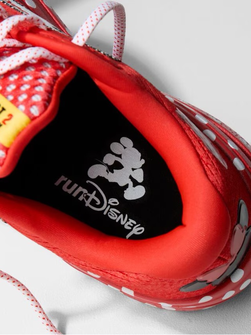 NIB Brooks Ghost Max 2
Minnie Mouse Red and White
Men's Athletic Shoe men's 10 - Picture 4 of 10